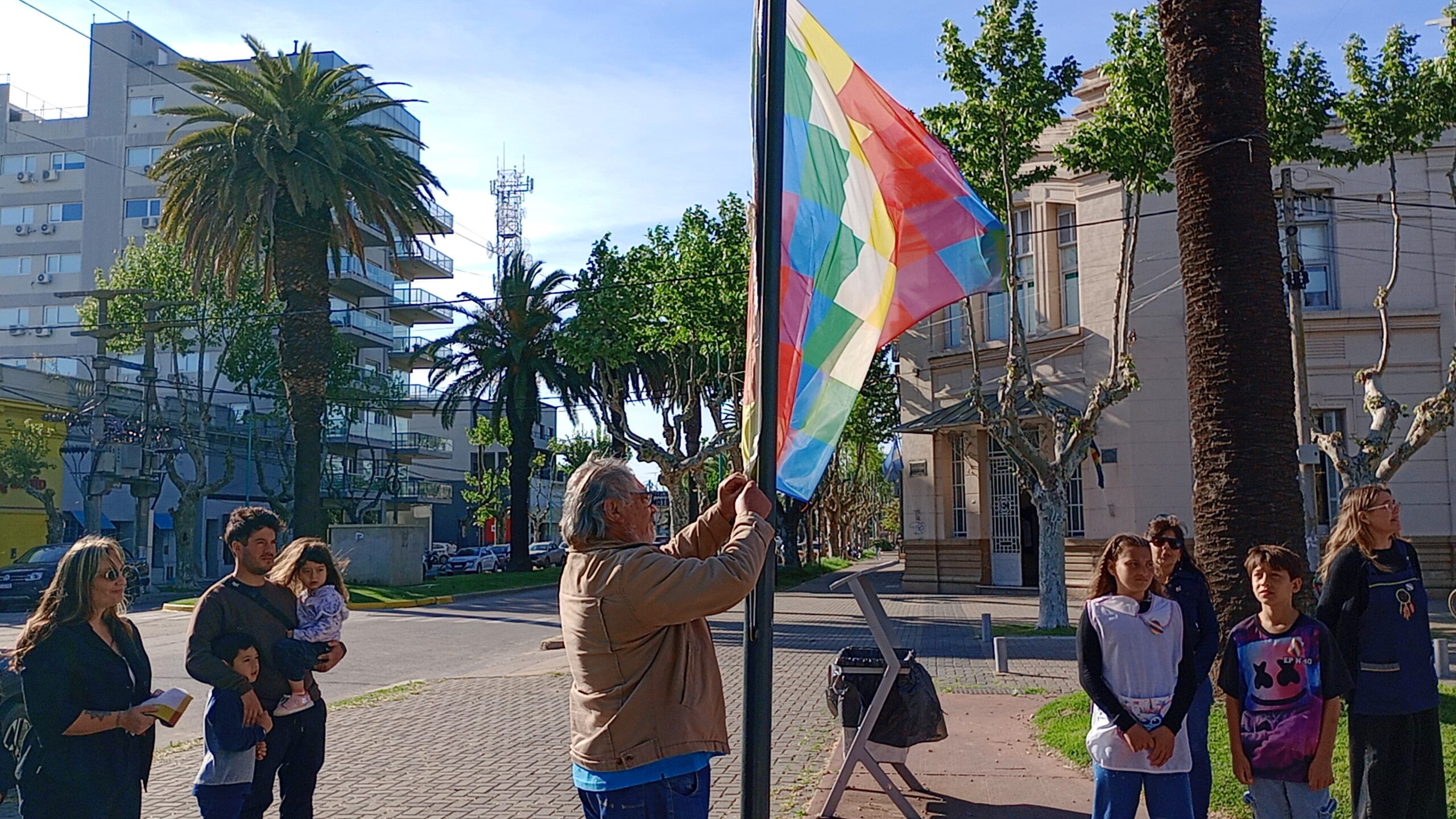 RECAMBIO DE LA BANDERA WIPHALA EN EL CENTRO CÍVICO: “ES UN ACTO DE ...