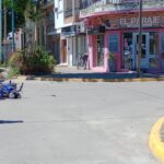 COLISIONARON ESTA MAÑANA UN AUTO Y UNA MOTO EN ALSINA Y ARENALES
