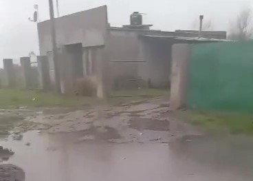 VECINO DE VILLA DIAMANTE RECLAMA SOLUCIONES POR FALTA DE AGUA POTABLE Y ANEGAMIENTOS
