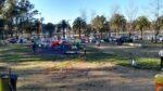 SOLICITAN MEDIDAS DE SEGURIDAD EN LOS JUEGOS INFANTILES QUE ESTÁN FRENTE A LA GLORIETA DEL PARQUE