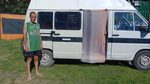 LA LIBRERÍA QUE VIAJA POR LAS RUTAS: ADRIÁN LLEGÓ UNOS DÍAS A BOLÍVAR CON LIBROS Y UNA VIDA NÓMADE