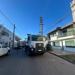 TRAS UN CORTE NO PROGRAMADO, LA COOPERATIVA ELÉCTRICA TRABAJA EN EL CENTRO DE LA CIUDAD