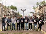 SE COLOCARON LAS TAPAS HISTÓRICAS DE AV. SAN MARTÍN JUNTO A COMERCIANTES Y RESTAURADORES